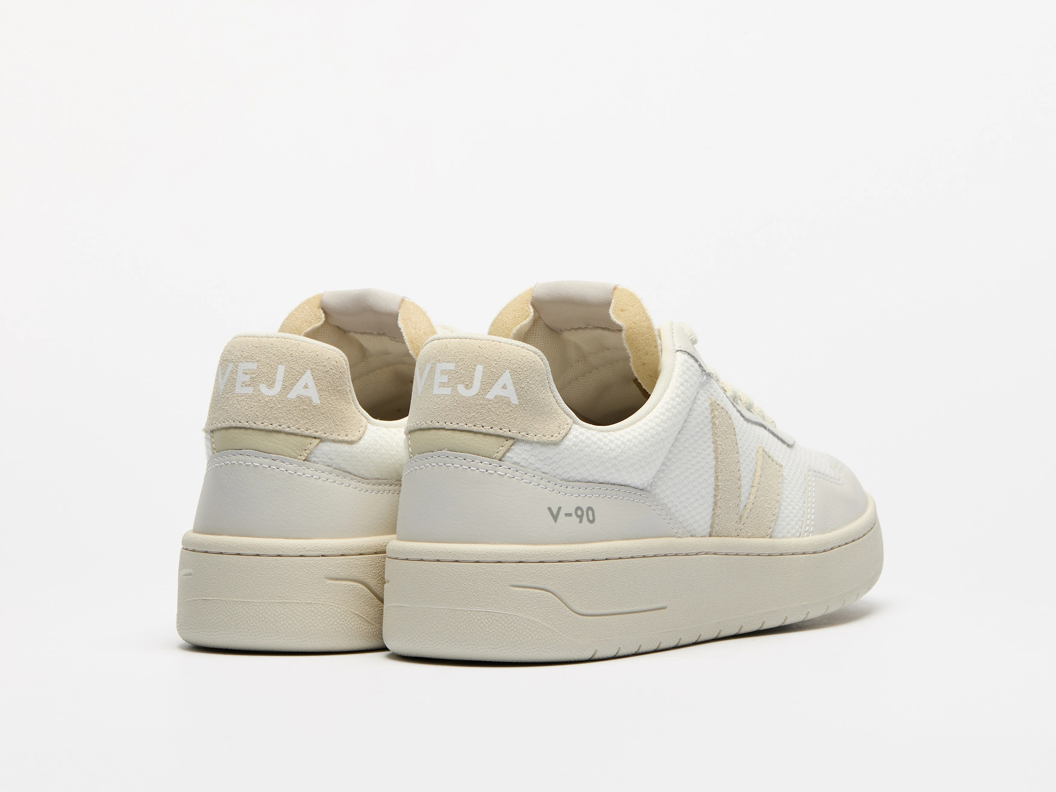 Veja Mens V-90