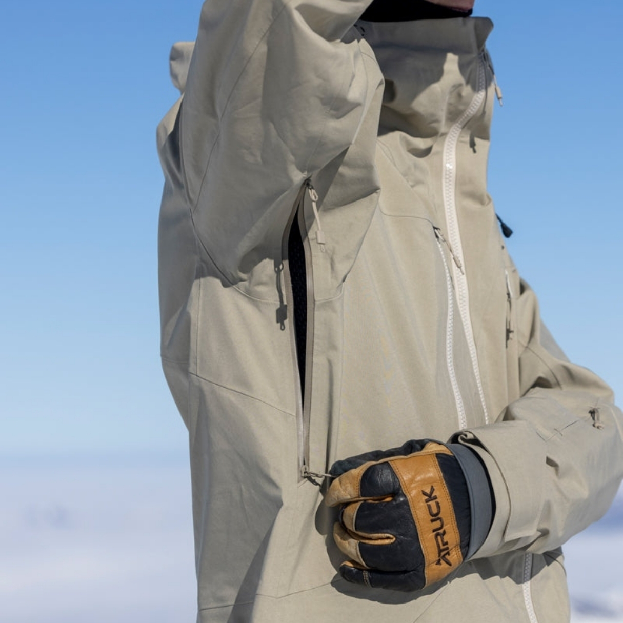 The Mountain Studio Mens Gore-Tex Epe 3L Shell Jacket